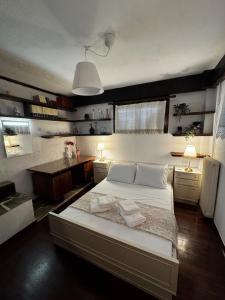 a bedroom with a large bed and a kitchen at Vintage Studio - Great for Travelers in Transit in Koropíon +13 photos