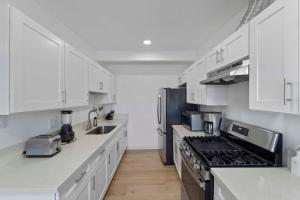 Gallery image of Your home away from home - Norwalk 2B1B in Norwalk