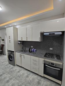 Dapur atau dapur kecil di Oasis Resort Compound