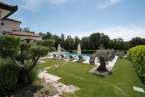 Κήπος έξω από το Villa Maria Markovici