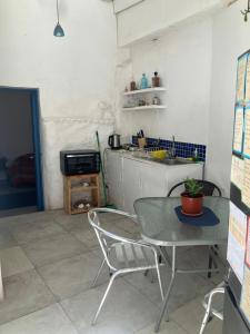 a kitchen with a table and chairs in a room at Santorini house y Santorini house 2 in San Pedro de Atacama