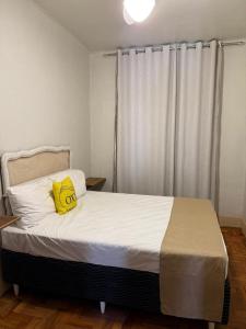 Una cama o camas en una habitación de Oxx Quarto Rio