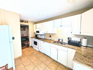 Foto dalla galleria di By State Fair 5 bedrooms 2 baths a Des Moines