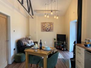 a living room with a table and a couch at Sun Valley Retreat in Milton