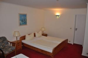 Postel nebo postele na pokoji v ubytování Hotel-Café Kampe