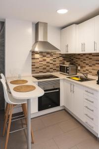 Virtuve vai virtuves zona naktsmītnē Vacation Home Studio Los Cristianos