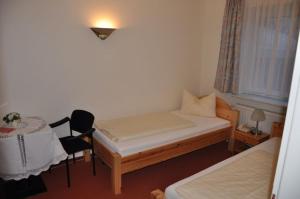 Postel nebo postele na pokoji v ubytování Hotel-Café Kampe