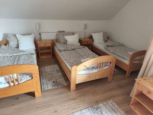 Katil atau katil-katil dalam bilik di Nárcisz B&B