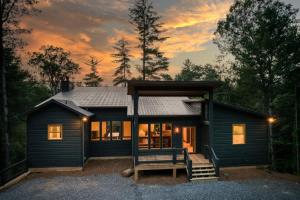 a small house with a bench in front of it at Morgan Trail - Stunning Mountain Masterpiece in Epworth