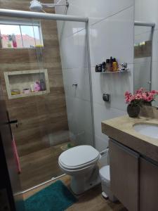 a bathroom with a shower with a toilet and a sink at Casa Fernandes in Rio Verde +9 photos