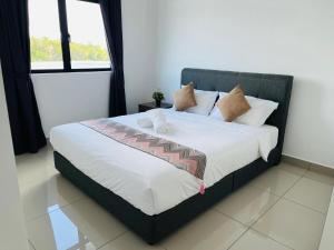 En eller flere senge i et værelse på Residenz Apartments in Desaru Utama + 6 billeder