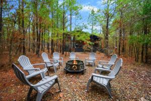 Zahrada ubytování Bearfoot Chill'Inn - Relaxing Escape in Broken Bow