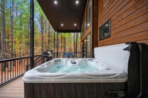 Fotografie z fotogalerie ubytování Bearfoot Chill'Inn - Relaxing Escape in Broken Bow v destinaci Mount Herman