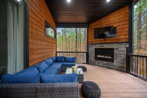 Posezení v ubytování Bearfoot Chill'Inn - Relaxing Escape in Broken Bow