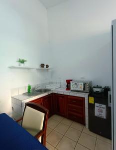 Kuchyň nebo kuchyňský kout v ubytování Studio apartment on the beach