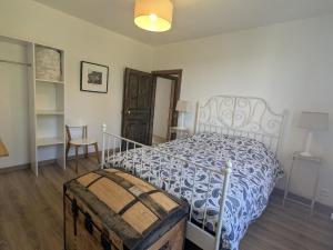 Postel nebo postele na pokoji v ubytování Maison Contemporaine avec Grand Jardin, Proche Moselle et Nancy, Idéale pour Pêche et Loisirs - FR-1-584-46