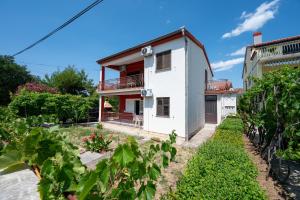 a view of the house from the garden at Apartments and rooms with parking space Sukosan, Zadar - 24693 in Sukošan