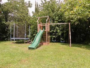 Herní místnost nebo prostor pro děti v ubytování Country House in Dordogne near Lascaux Cave
