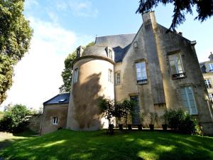 an old house on a grassy field in front at Cottage in Central Bayeux in Bayeux