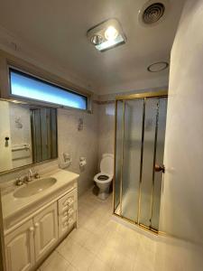 a bathroom with a toilet and a sink and a shower at DoncasterRoom#nearCity&Freeway&Bus#WestfieldShoppingCentre in Doncaster