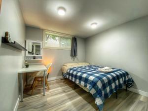Billede fra billedgalleriet på Shared queen bedroom near DT - not entire place i Calgary