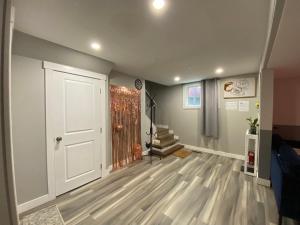 Billede fra billedgalleriet på Shared queen bedroom near DT - not entire place i Calgary