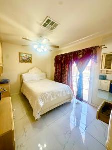 a bedroom with a bed and a window at Shadow Cove Property in Las Vegas