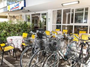 Restoran atau tempat lain untuk makan di Mon Hotel