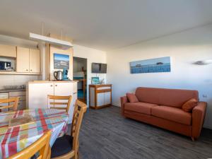 a living room with a couch and a kitchen at Appartement Calme Proche Plage avec Parking Sécurisé et Balcon - Arcachon - FR-1-319-547 in Arcachon