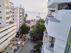 an aerial view of a street between buildings and the ocean at Apartamento Edificio Mara Rodadero in Rodadero