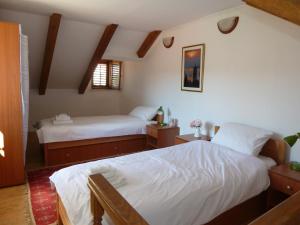 Uma cama ou camas num quarto em Villa Louise