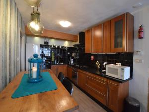 Foto dalla galleria di Beautiful farmhouse in Wapse with fenced garden a Wapse