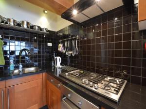 Foto dalla galleria di Beautiful farmhouse in Wapse with fenced garden a Wapse