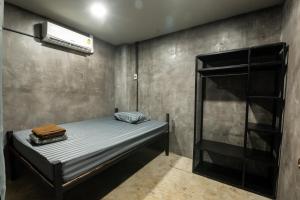 Ένα ή περισσότερα κρεβάτια σε δωμάτιο στο Another High Away Hostel - Bangkok