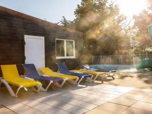 Patio nebo venkovní prostory v ubytování Mobil-home accessible de 32m² avec terrasse à Bretignolles-sur-Mer - API-1-52-327