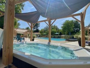 Galeriebild der Unterkunft Chalet 3 pièces avec terrasse à Coulon - API-1-52-669 in Coulon