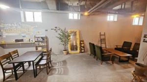 a room with a table and chairs and a mirror at 너랑나랑 게스트하우스 in Seogwipo