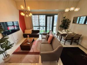 Posezení v ubytování BGC One Uptown 2bedroom with balcony and 1 free parking