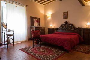 Posteľ alebo postele v izbe v ubytovaní Domus Ghibellinae- Fonte di San Benedetto