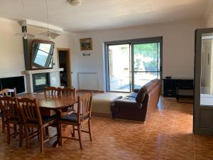 TV a/nebo společenská místnost v ubytování villa panoramica Oasi di pace