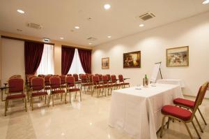 Konferenční prostory v ubytování Grand Hotel la Chiusa di Chietri + 37 fotografií