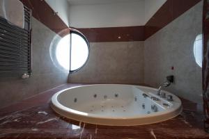 Koupelna v ubytování Grand Hotel la Chiusa di Chietri