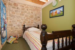 Postel nebo postele na pokoji v ubytování Dalmatian Stone House