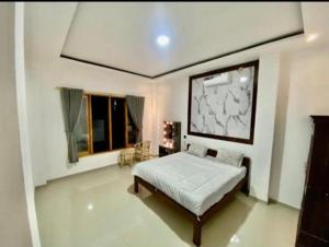 a bedroom with a large bed in a room at Gareka villa in Amed