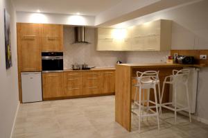 Kuchyňa alebo kuchynka v ubytovaní Apartamenty Sailor i Comfort House Giżycko