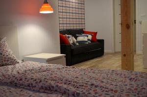 Posteľ alebo postele v izbe v ubytovaní Apartamenty Sailor i Comfort House Giżycko