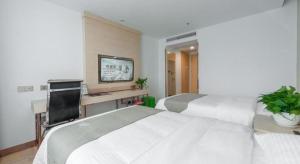 Μια τηλεόραση ή/και κέντρο ψυχαγωγίας στο GreenTree Inn Wuhu Eshan Road University City