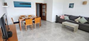 Posezení v ubytování Apartamento nuevo, mejores vistas Costa Dorada de todo Salou, a 30 segundos de la playa + 8 fotografií