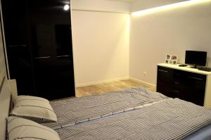 Posteľ alebo postele v izbe v ubytovaní Apartamenty Sailor i Comfort House Giżycko
