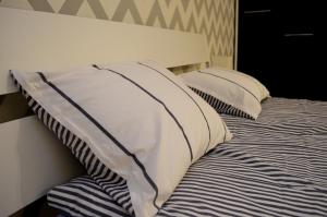 Posteľ alebo postele v izbe v ubytovaní Apartamenty Sailor i Comfort House Giżycko